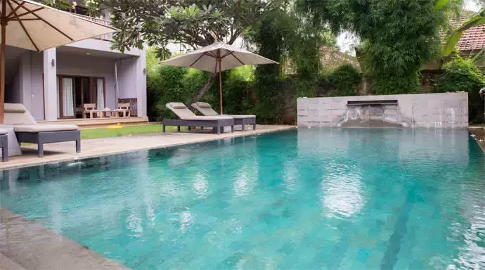 Zwembad van Ju Blu Hotel in Lovina op Bali Zwembad van Ju Blu Hotel in Bali Lovina