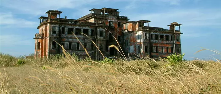 Bokor Hill Station bij Kampot in 2004 Bokor Hill Station bij Kampot in 2004