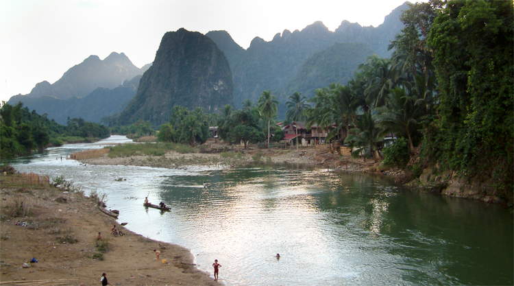 Bergen bij Vang Vieng in Laos