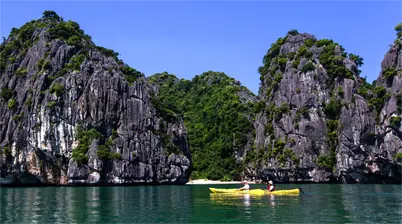 Kajakken in Halong Bay