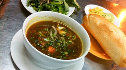Noodle soup bij Quan Pho Quynh Ho Chi Minh City Vietnam