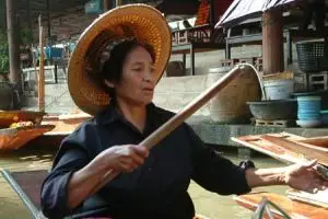 013-thailand-damnoen-saduak-floating-market