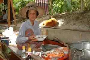 018-thailand-damnoen-saduak-floating-market