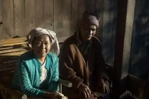 144-myanmar-kalaw-3-daagse-trekking-inle-lake-hilltribe-village-couple