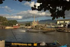258-myanmar-nyaungshwe-dorpje-bij-inle-lake