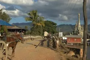 260-myanmar-nyaungshwe-dorpje-bij-inle-lake