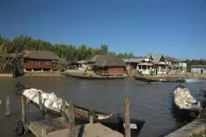 329-myanmar-uitzicht-op-queen-inn-guesthouse-nyangshwe