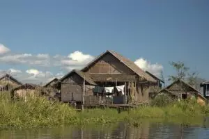 354-myanmar-inle-lake-floating-village