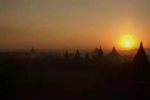 551-myanmar-bagan-zonsopgang