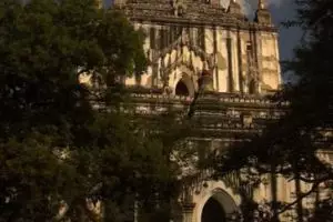 604-myanmar-bagan