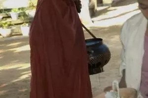 668-myanmar-chaungtha-monik