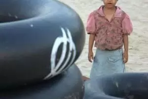 703-myanmar-chaungtha-beach-zonsondergang-kinderen