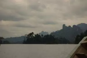815-thailand-khao-sok-national-park-ratchaprapha-meer-floating-village