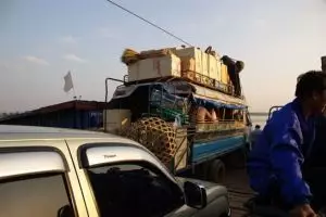 155-laos-oversteek-boot-mekong-champasak