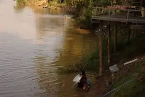 242-laos-don-det-si-phan-don-kleding-wassen