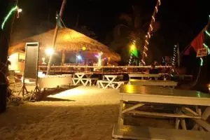524-thailand-koh-chang-lonely-beach-siam-huts