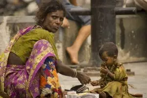 015-taj-hotel-mumbai-bedelende-vrouw-met-kind_copy_1