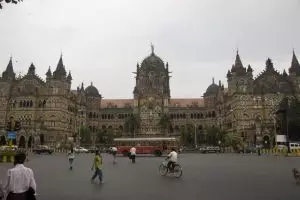 031-mubmai-cst-victoria-station_copy_1