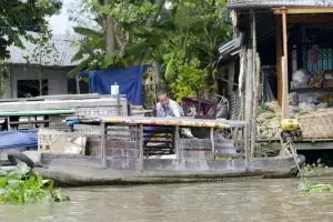 1208-vietnam-mekong-delta-can-tho-floating-marketing